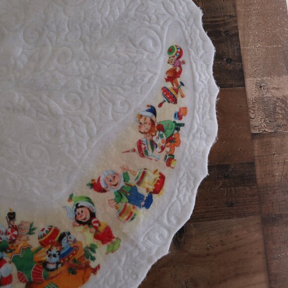 Vintage Rennoc White Felt Christmas Tree Skirt Santa Claus & Elves - Picture 4 of 5